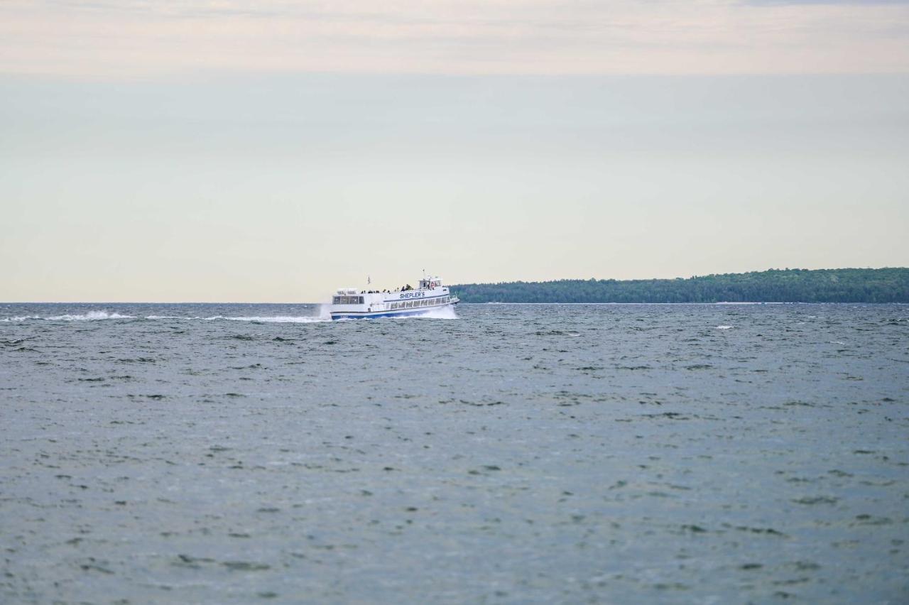 Walkable St Ignace Condo With Lake Huron Views Saint Ignace Exteriér fotografie